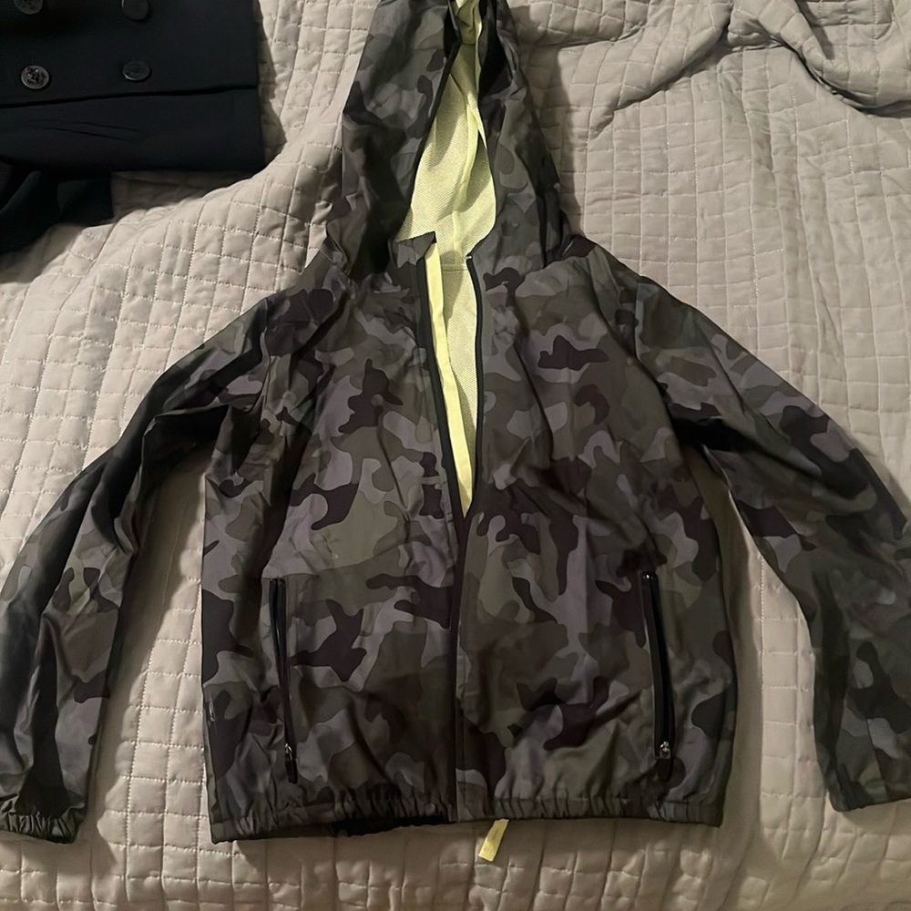 Dick’s sporting goods camo windbreaker jacket